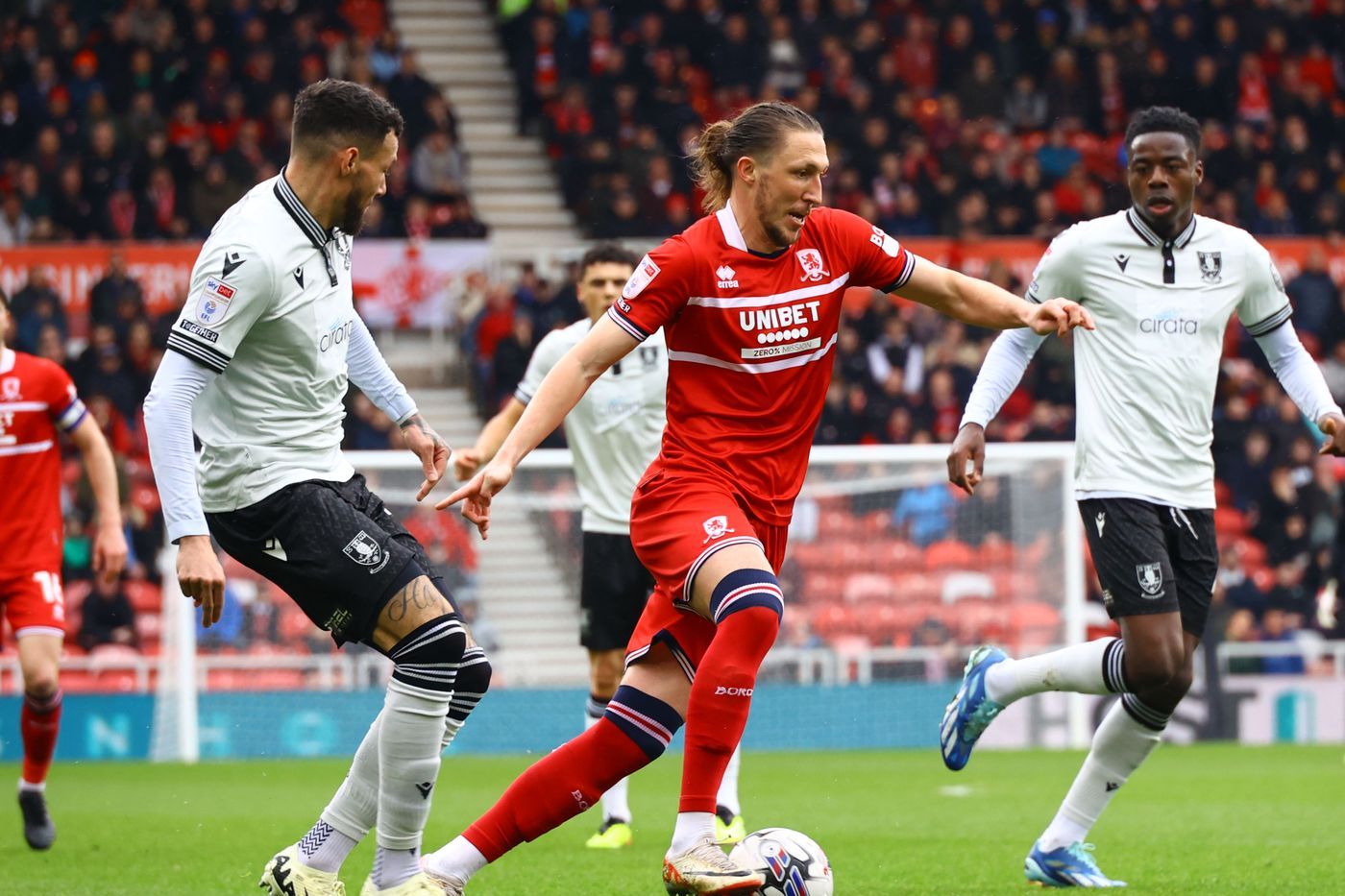 关于波兰逆转英格兰，本泽马扛起全队的信息