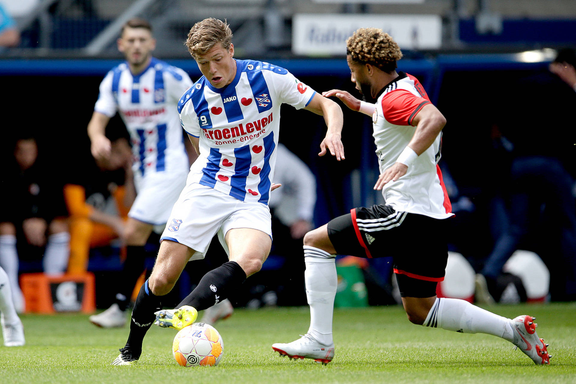 荷兰客场取胜，晋级前景看好的简单介绍