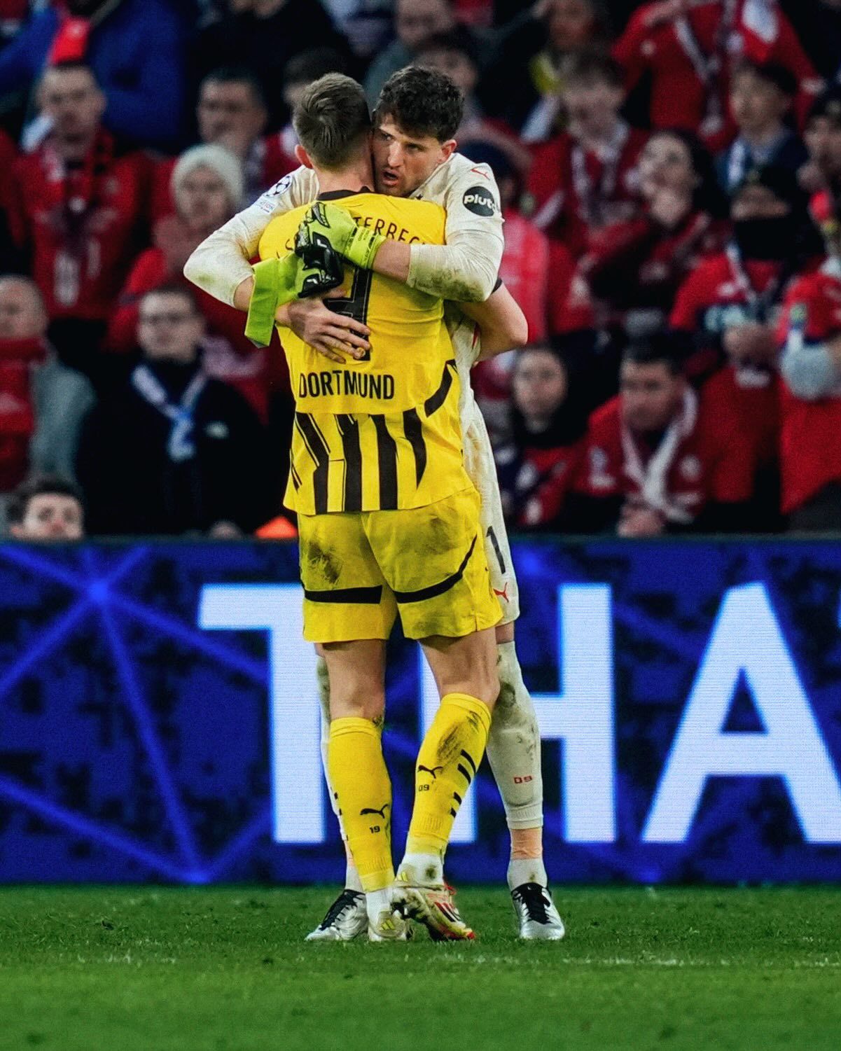 多特蒙德球队备战比赛,决心向联赛冠军冲刺的简单介绍 多特蒙德球队备战比赛,决心向联赛冠军冲刺的简单介绍