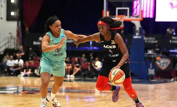 包含国王队球员合作紧密，赛季表现远超预期的词条