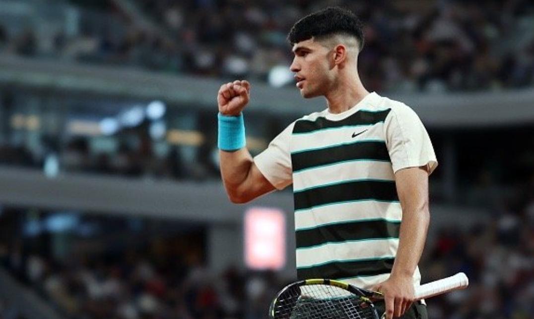 意大利网球队绝地反击德国网球队，西西帕斯统治全场