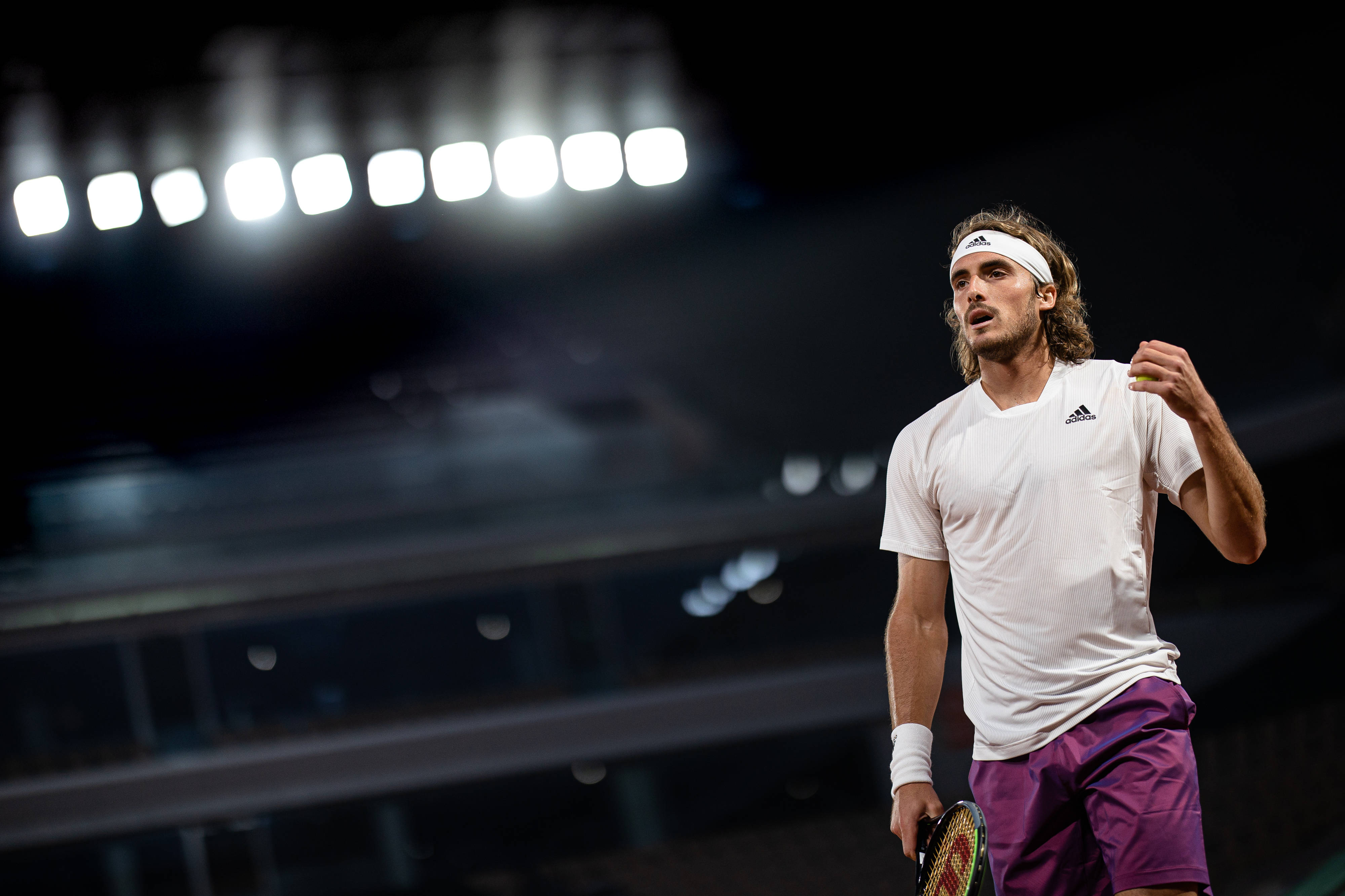 世界网球队绝杀英国网球队，西西帕斯爆发神勇的简单介绍