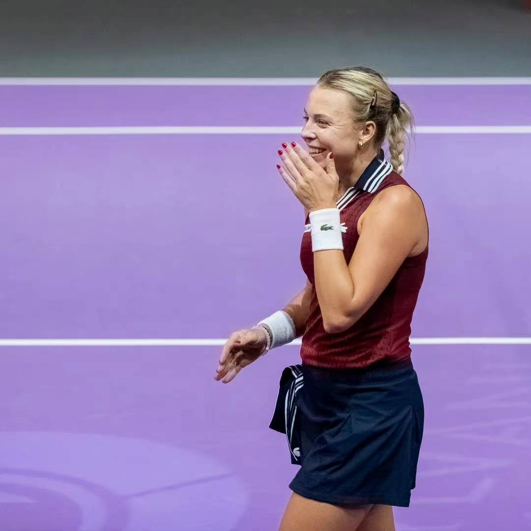 世界网球队完胜英国网球队，克耶高斯三分雨点燃全场的简单介绍