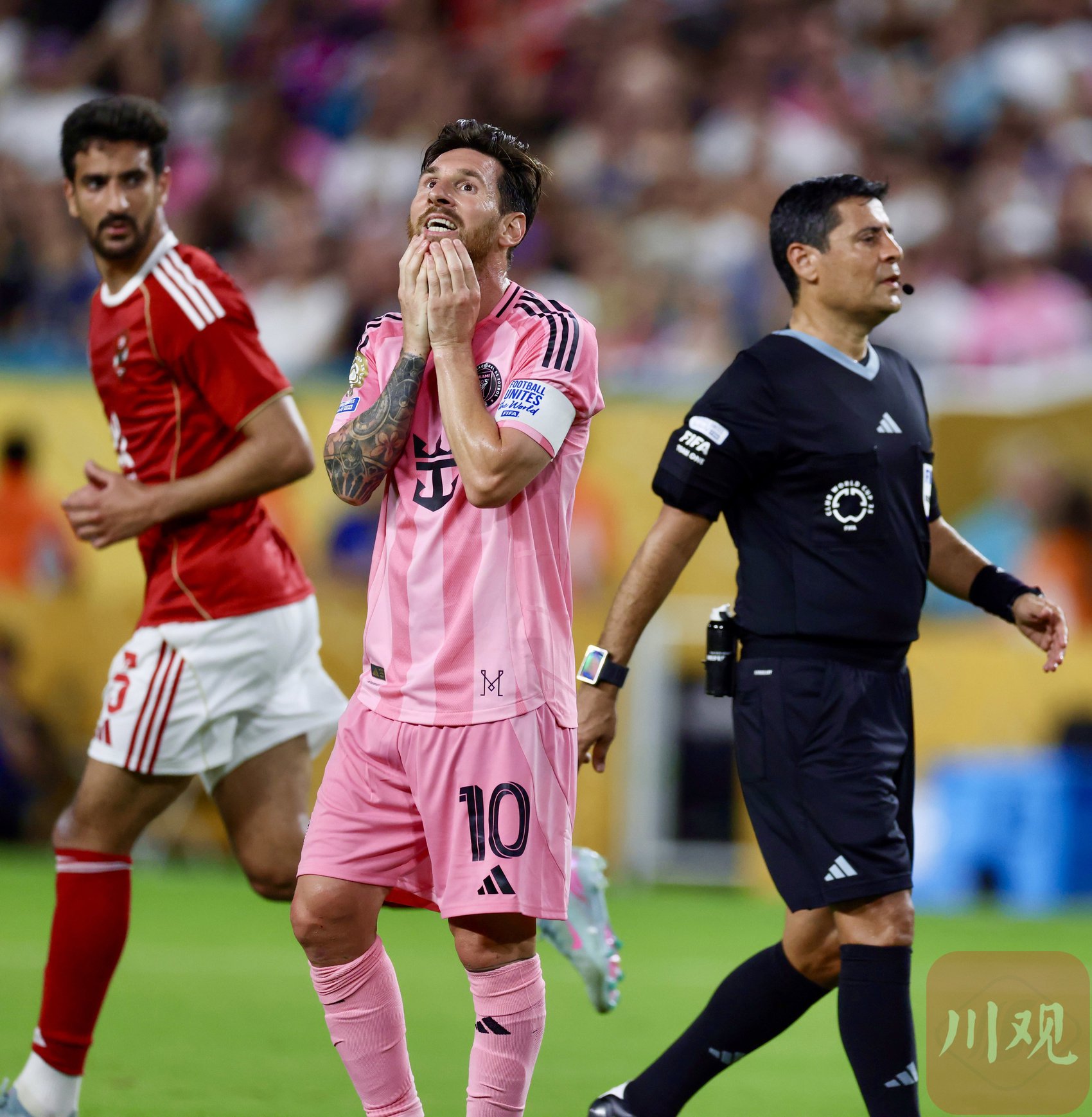 包含国际足坛的精彩进球引发球迷热议的词条