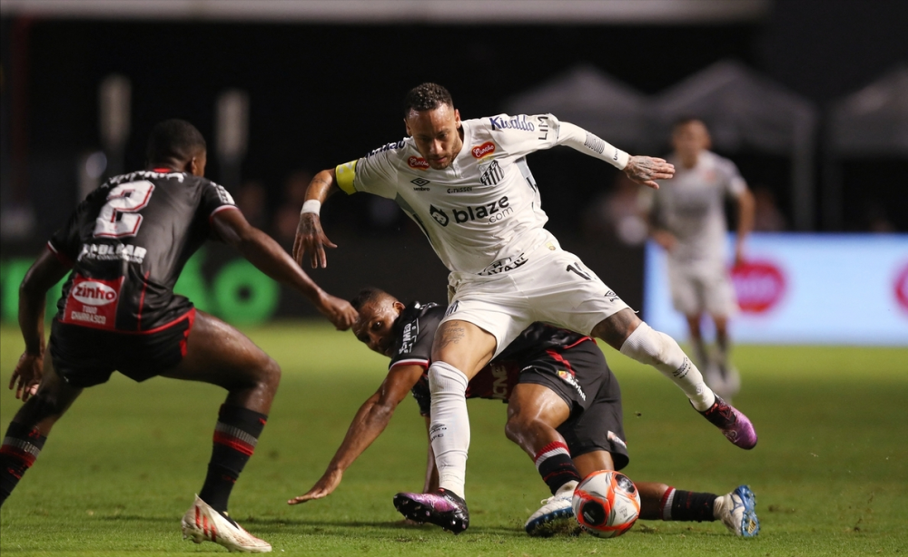 智利完胜巴萨，内马尔扛起全队