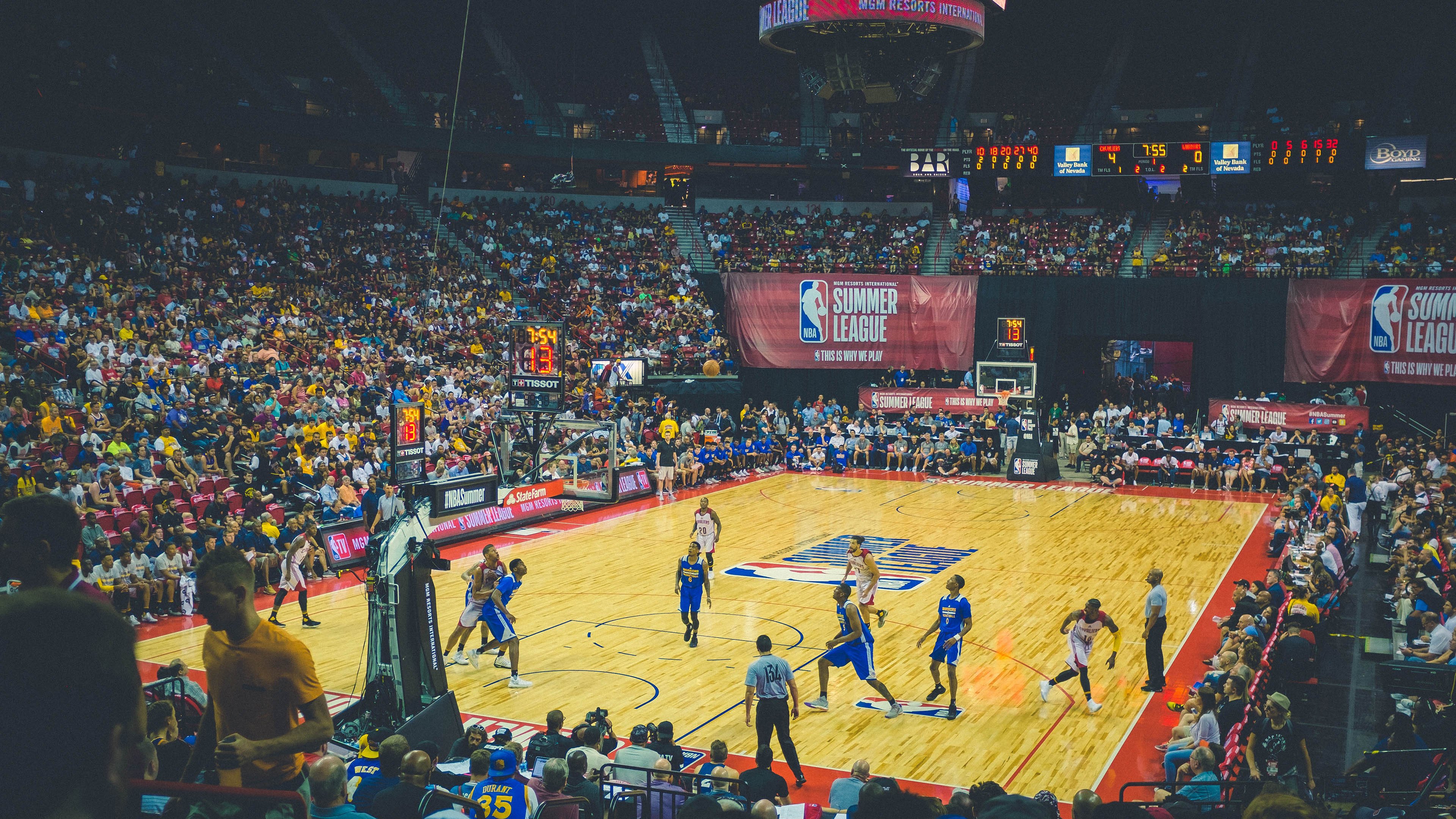 绝境反击！德罗赞末节狂飙导演逆转，76人神奇翻盘广厦队