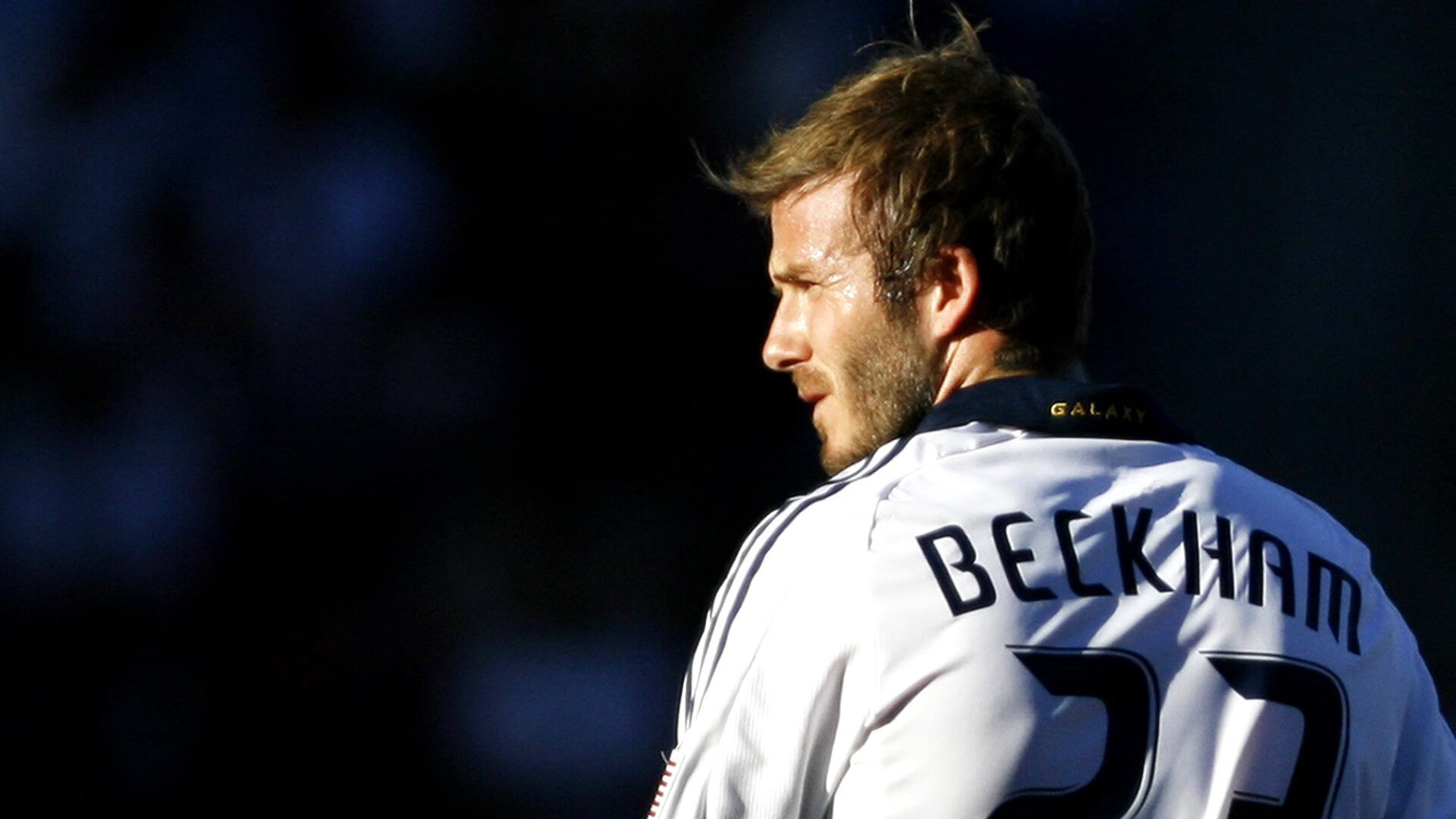 上海男篮全面碾压青岛队，王哲林统治级表现闪耀全场